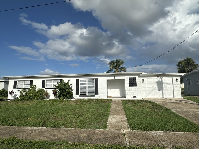 Primary Photo - "Elegant 3-Bed Waterfront Home"