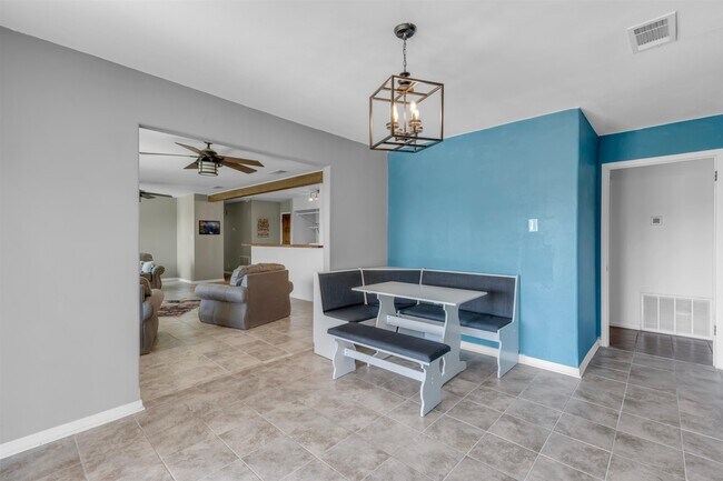 Building Photo - 403 Sunset Dr