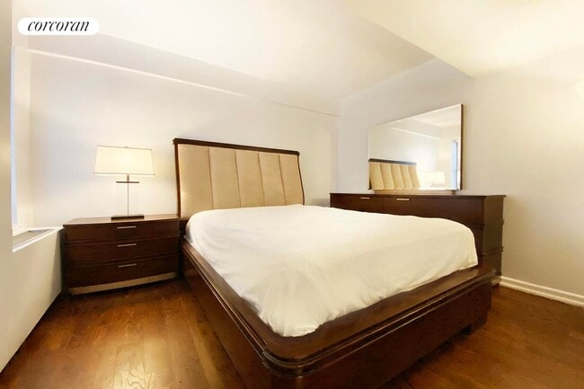 Building Photo - 150 W 51st St
