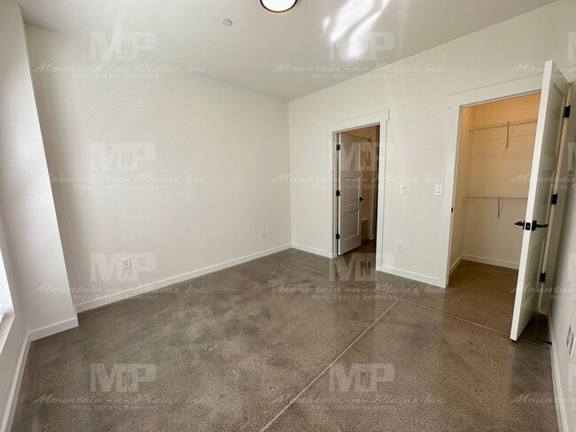 Building Photo - 301 Parker St