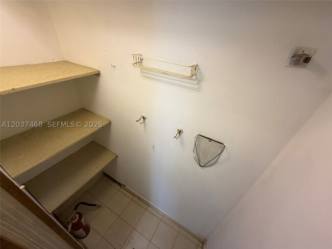 Building Photo - 406 W Park Dr