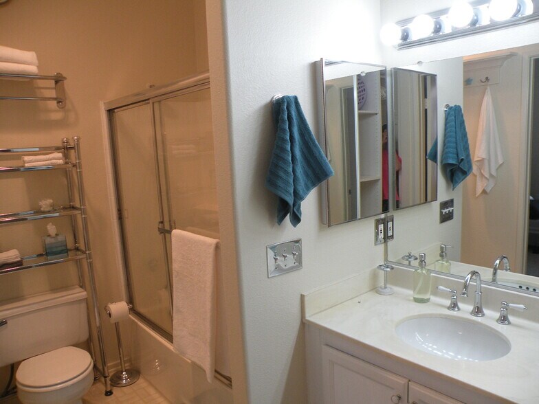 Bath - 8680 New Salem St