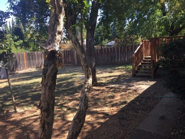 Building Photo - 3 Bedroom w/ Bonus Room on Westside Redding