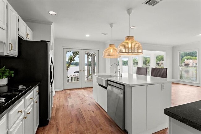 Building Photo - 1695 Spinnaker Dr