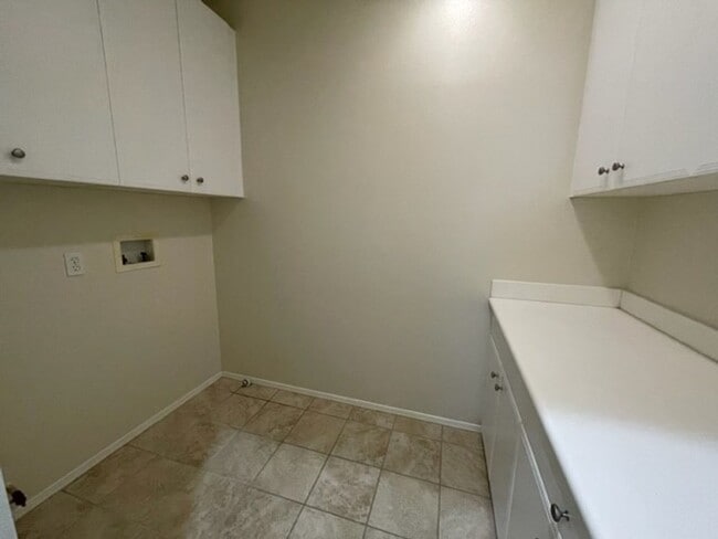 Building Photo - Stunning Home in a Desirable Gated Community