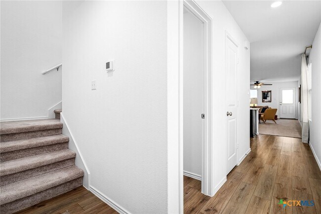 Building Photo - 175 Amber Gln