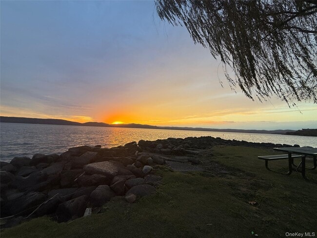 Building Photo - 18 Brook St