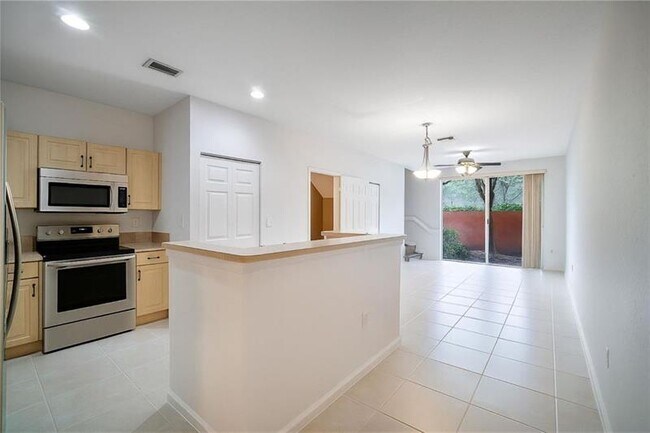 Building Photo - 6373 Landings Way