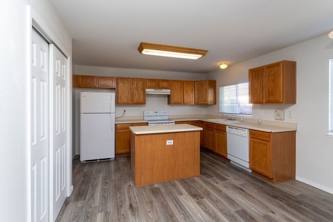 Building Photo - Spacious 4-Bedroom Home with Walk-Out Basement!