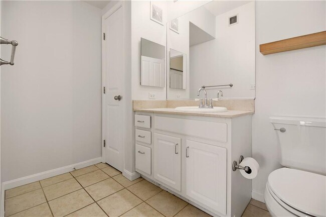 Building Photo - 1000 Providence Pl