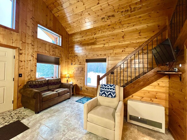 Building Photo - STR - 37900 Loriwood Drive