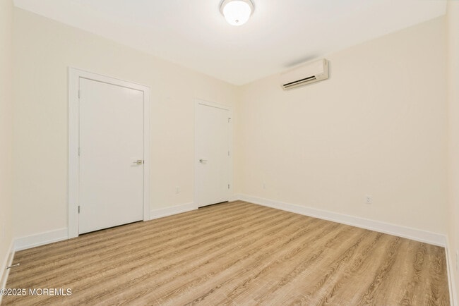 Building Photo - 700 Bangs Ave