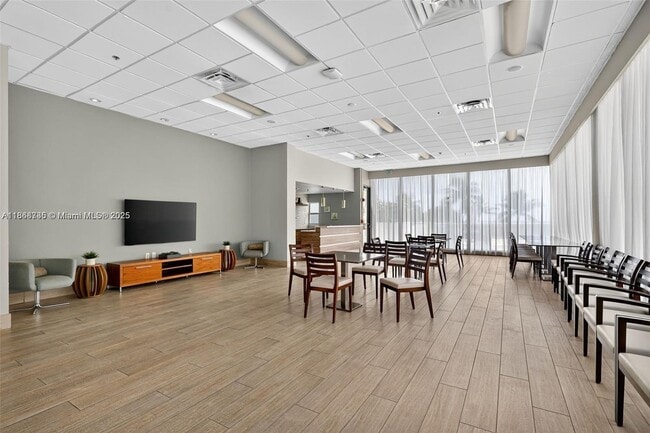 Building Photo - 9511 Collins Ave