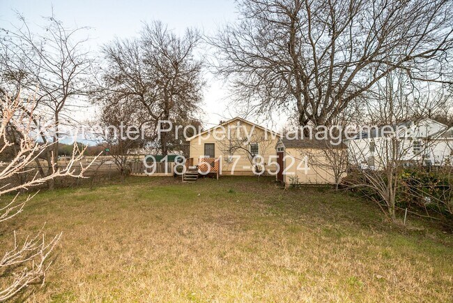 Building Photo - 2 Bed | 1 Bath East Tulsa with Spacious Back yard!