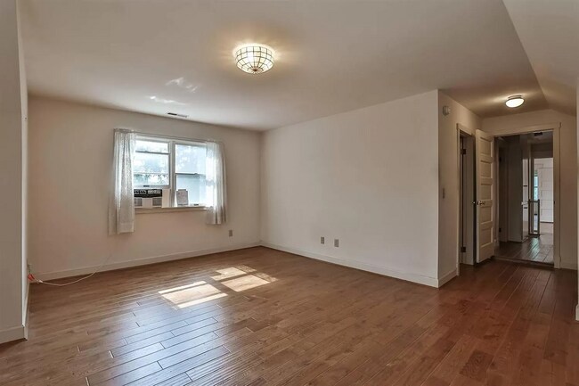 Building Photo - 476 Compton Rd