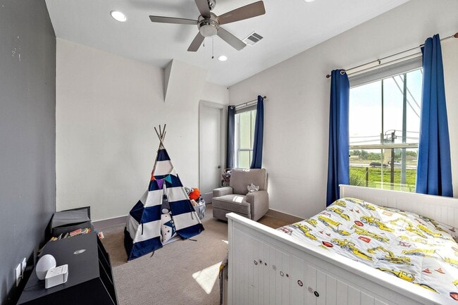 Building Photo - 4621 Chartres St