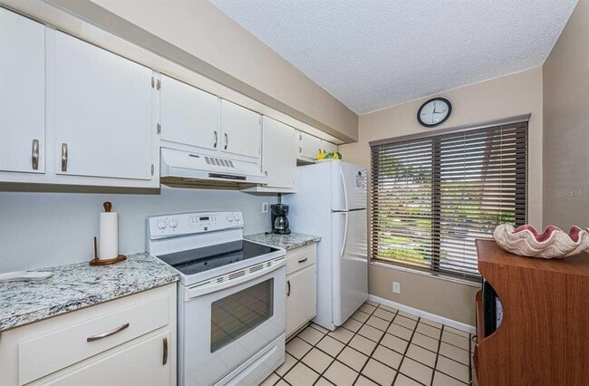 Building Photo - 6273 Bahia Del Mar Blvd S