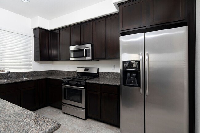 Building Photo - 2 WEEKS FREE!!! 2BR Townhouse in Imperial Beach with Washer/Dryer and Garage!