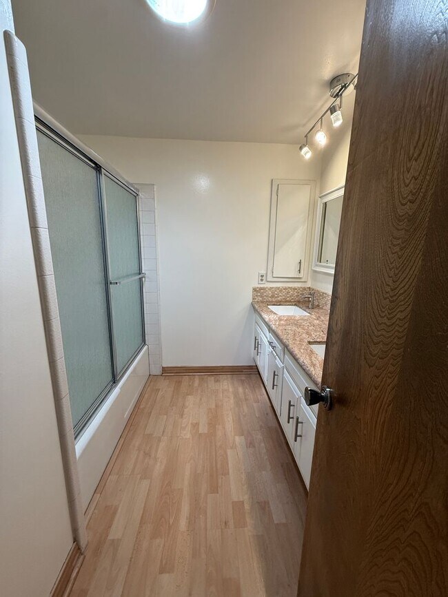 Building Photo - 9235 Creemore Dr