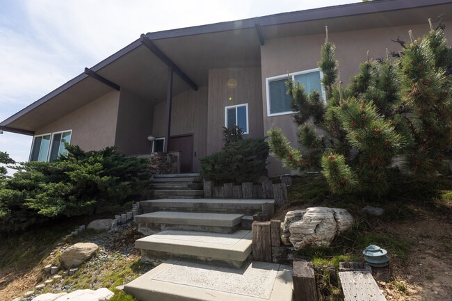 Building Photo - 1855 Alpha St