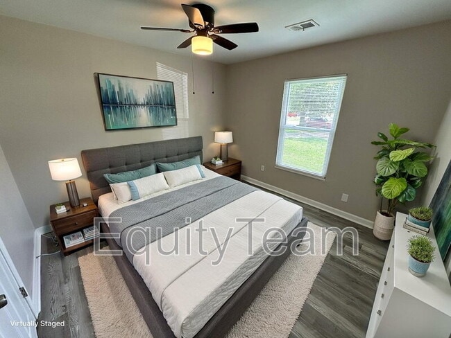 Building Photo - 10032 Regency Ct