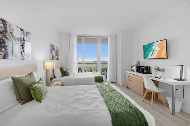 Building Photo - 2602 E Hallandale Beach Blvd