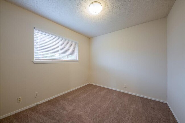 Building Photo - 2605 Brickford Cove