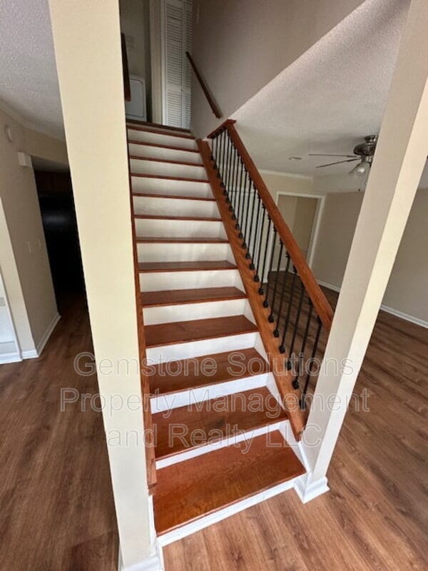 Building Photo - 404 Granville Rd