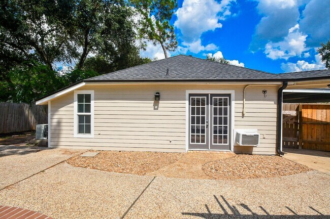 Building Photo - 1006 White Sands Rd