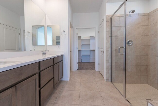 Building Photo - SINGLE STORY HOME IN GATED DEL WEBB AT LAK...
