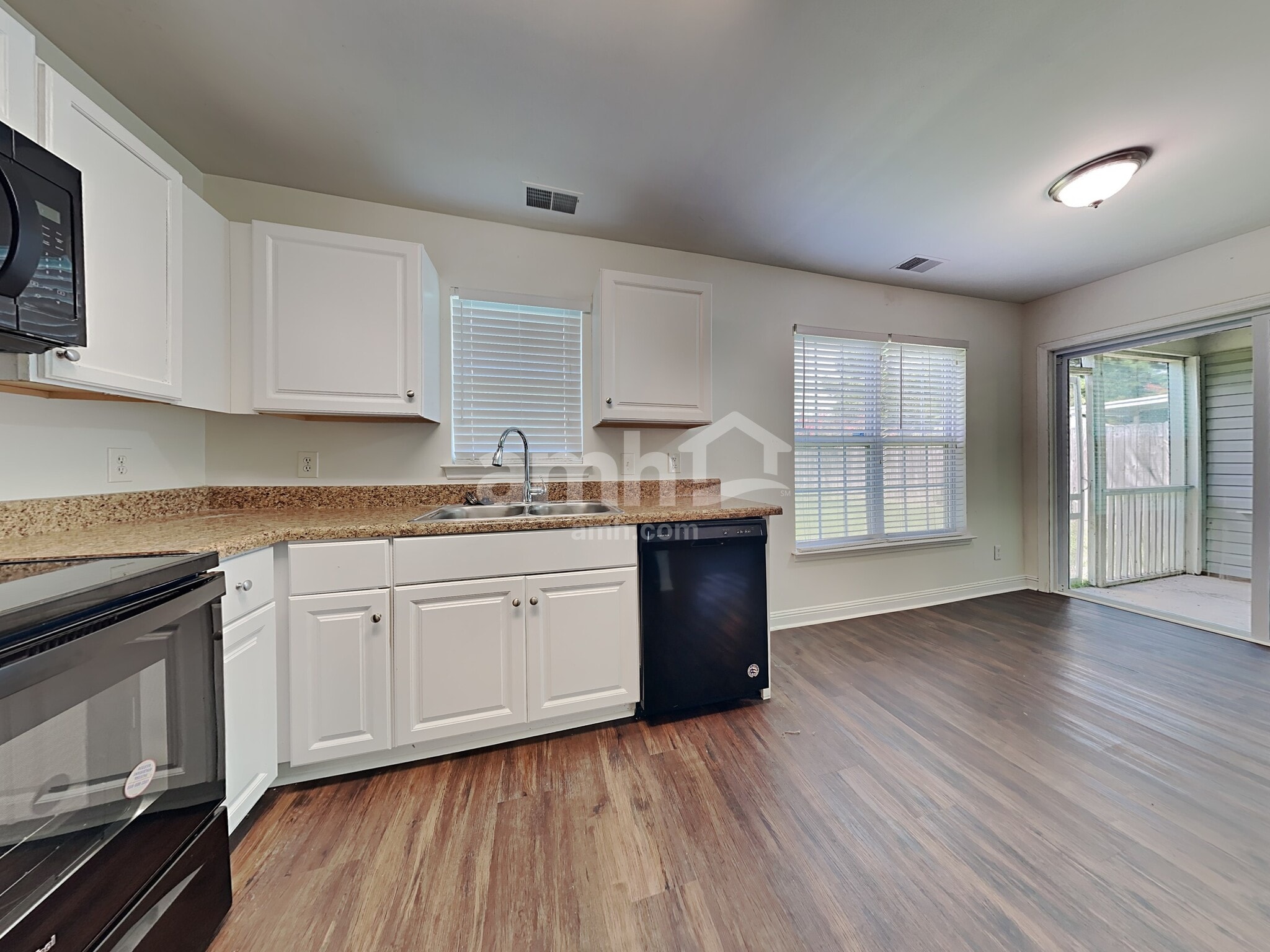 Building Photo - 122 Towering Pine Dr