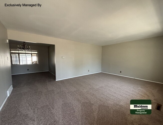 Building Photo - Available Now! Main Level Living, Close to...