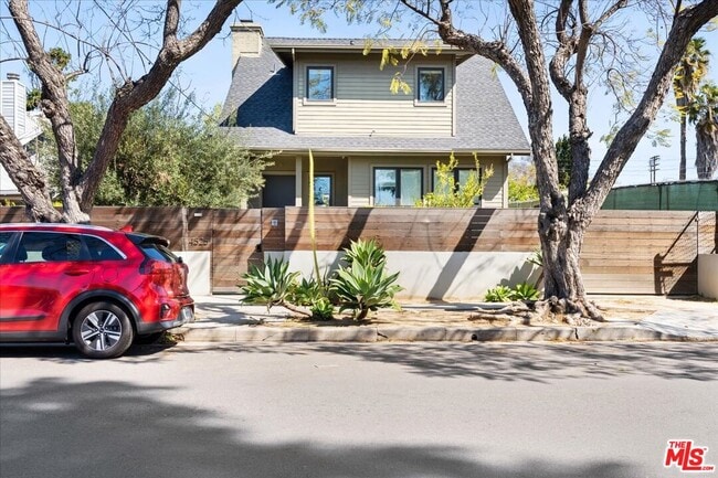 Primary Photo - 4525 Melbourne Ave