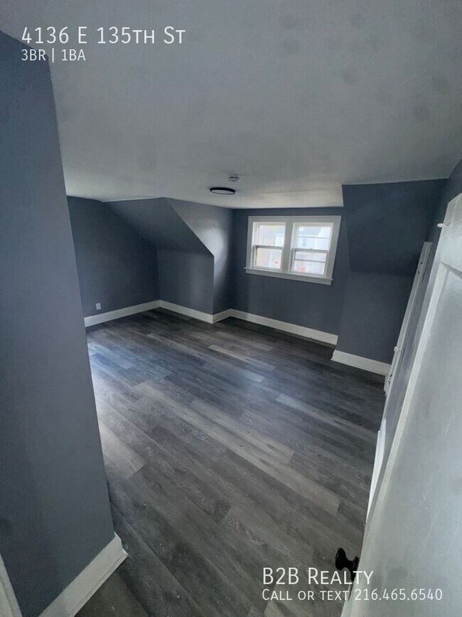 Building Photo - 4136 E 135th St