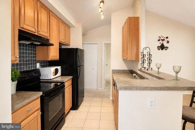 Building Photo - 18501 Fairlight Dr