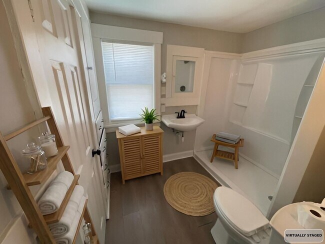 Building Photo - 530 Rosemont Ct NW