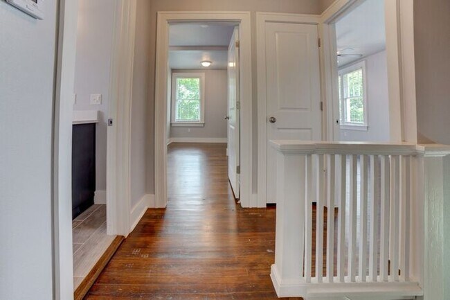 Building Photo - Downtown 3/2.5 Fully Remodeled!