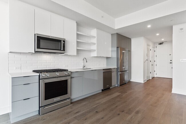 Building Photo - Studio Apartment in West Midtown!