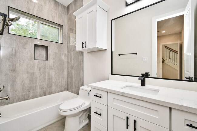 Building Photo - 3231 Tuam St