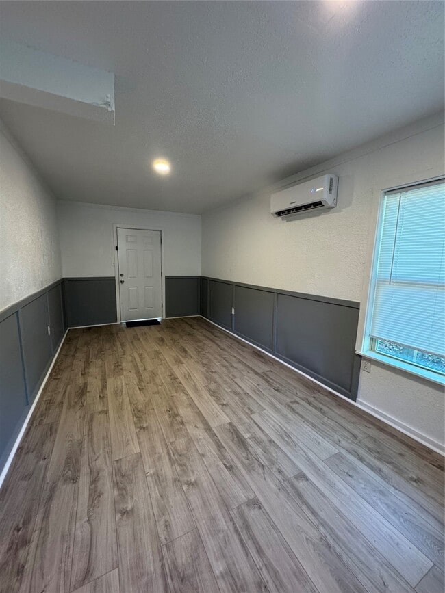 Building Photo - 1747 5th St