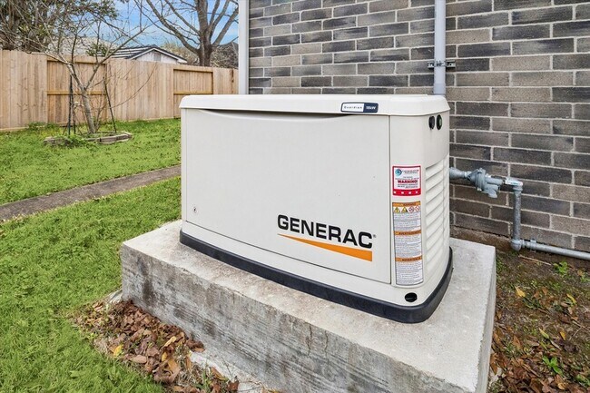 Building Photo - 806 Charles Pl