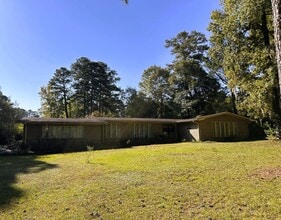 Building Photo - Move in Incentive!