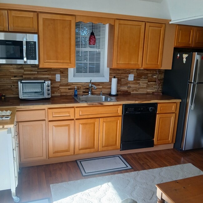 Building Photo - 105 Pulaski St