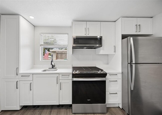 Building Photo - 6036 Dogwood Dr