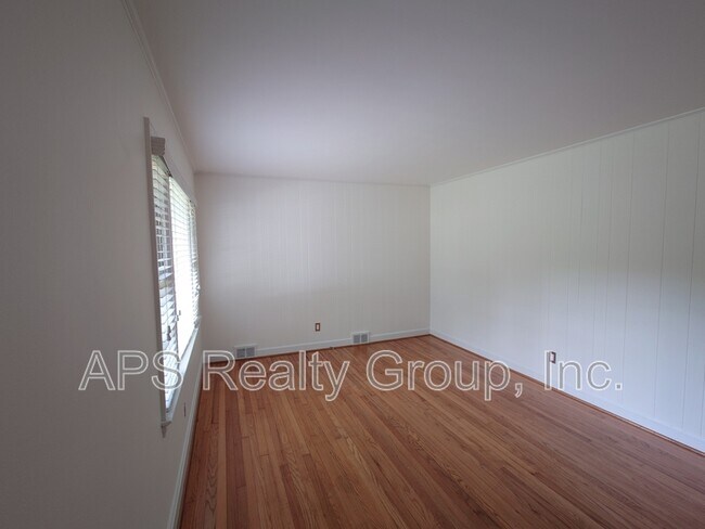 Building Photo - 60 Glenwood St