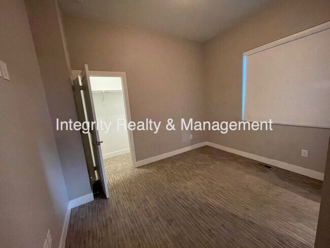 Building Photo - 2815 W 25th Ave