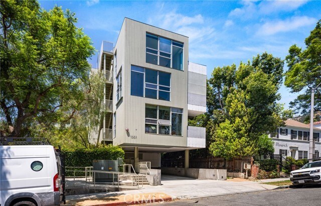 Building Photo - 1351 Havenhurst Dr