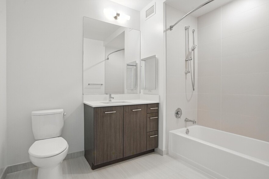 Building Photo - 20 W Randolph St