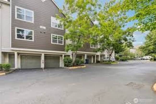 Primary Photo - Lovely 2 bedroom Townhome in great Central...
