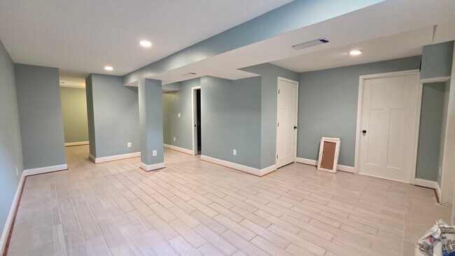 Building Photo - Charming Home in Del Ray